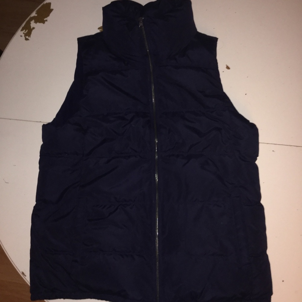 Old navy navy blue puffer vest!